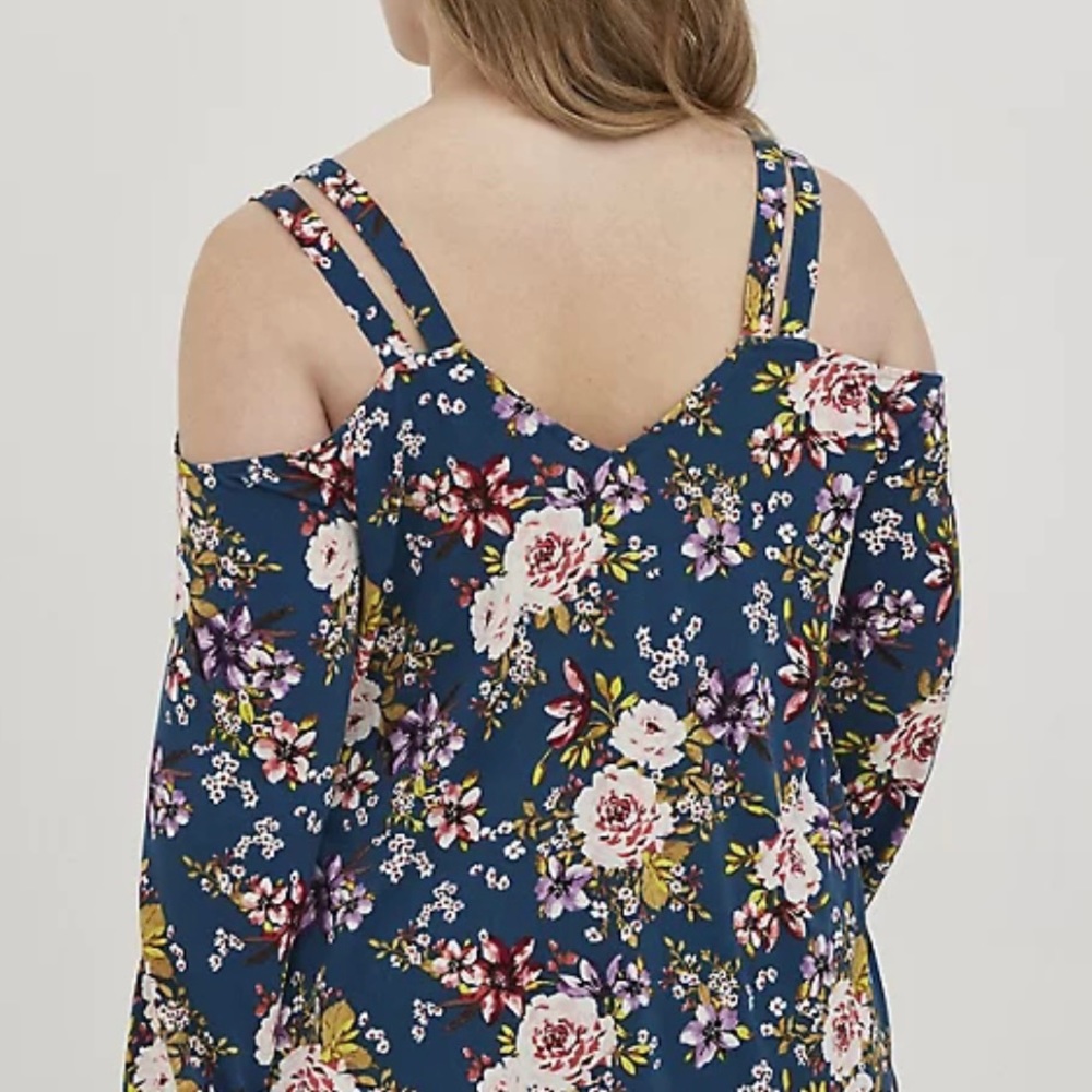 Strapped cold shoulder top - Picture 3 of 5